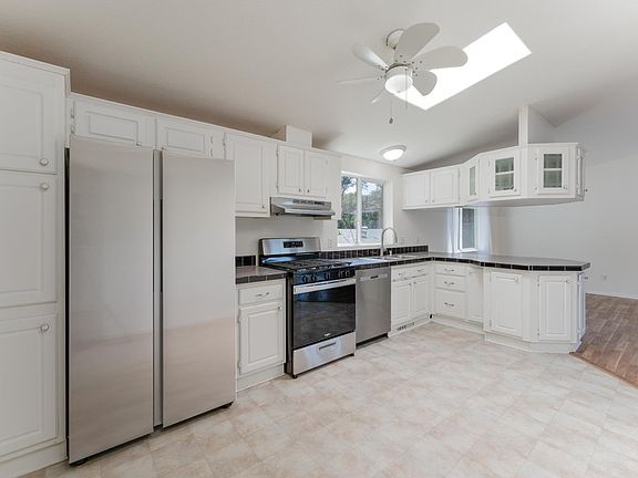 2nd image of 1221 Magnolia Street