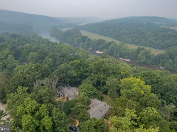 404 River Park Ln, Bluemont, VA 20135