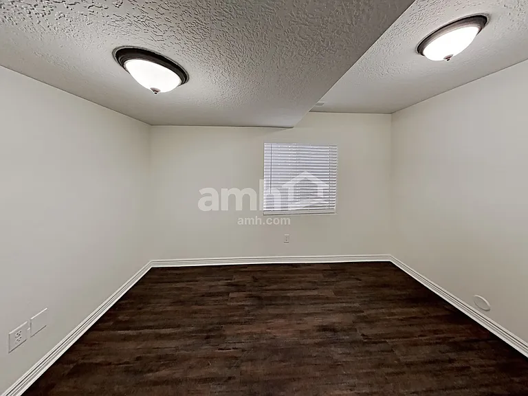 7506 N Addison Ave — Photo 21