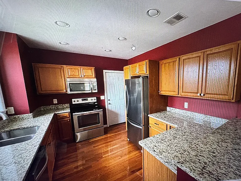 1258 Illinois Ave #4 — Photo 1