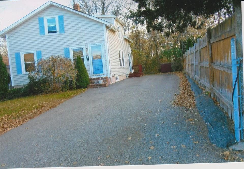 2nd image of 46 Newcomb St