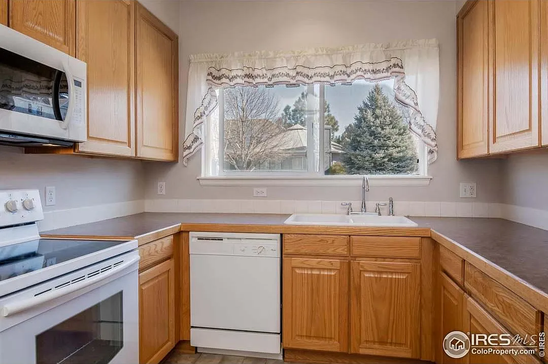 4385 S Balsam St — Photo 2