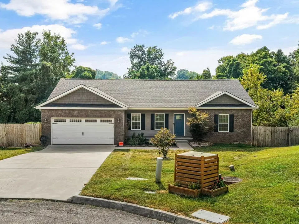 Country Brook Ln