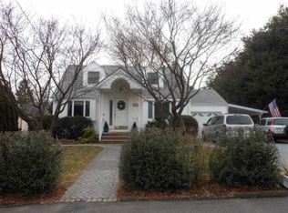 10 Bender Rd, Waldwick, NJ 07463