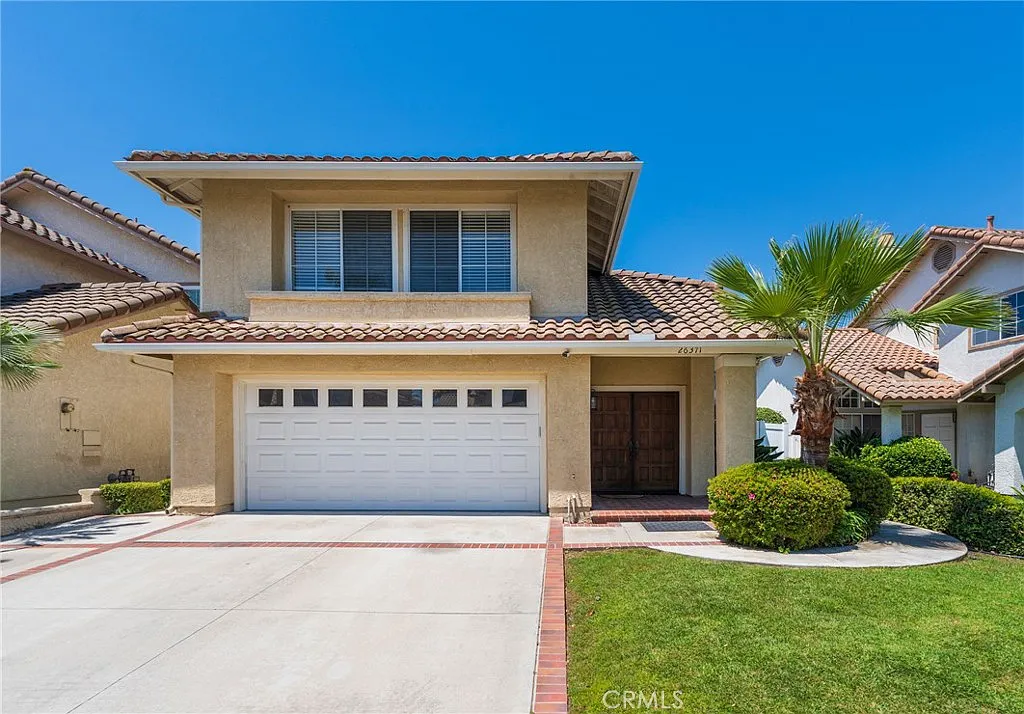 4 bed, 2.5 bath, 2055 sqft, $4,900 — Photo 1