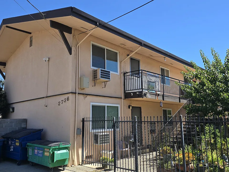 2 bed, 1.0 bath, 850 sqft, $1,600