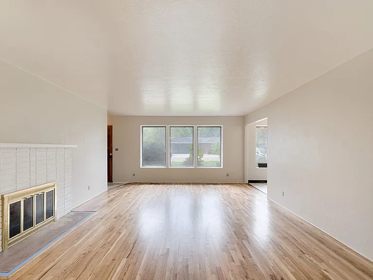 1611 S Martha St — Photo 8
