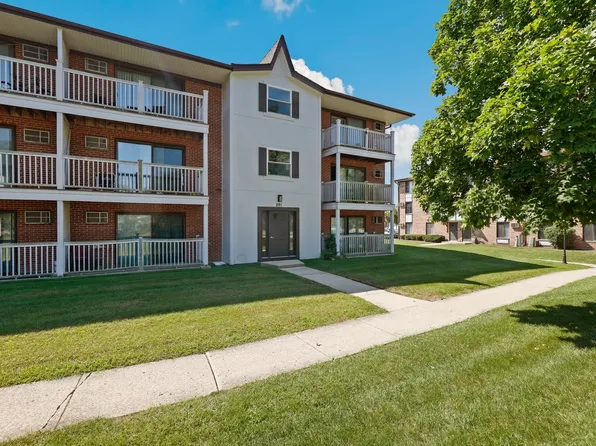 291 Gregory St APT 18, Aurora, IL 60504