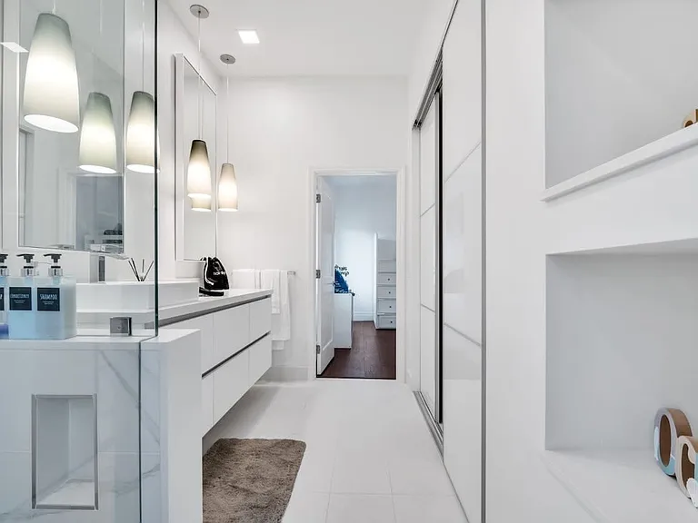 Extra spacious bathroom with new details.