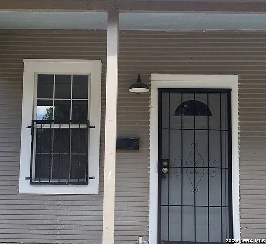1 bed, 1.0 bath, 300 sqft, $735 — Photo 2