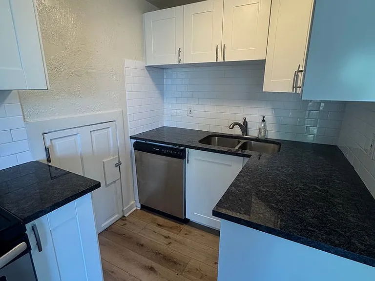 128 E Vidas Ave #B — Photo 9