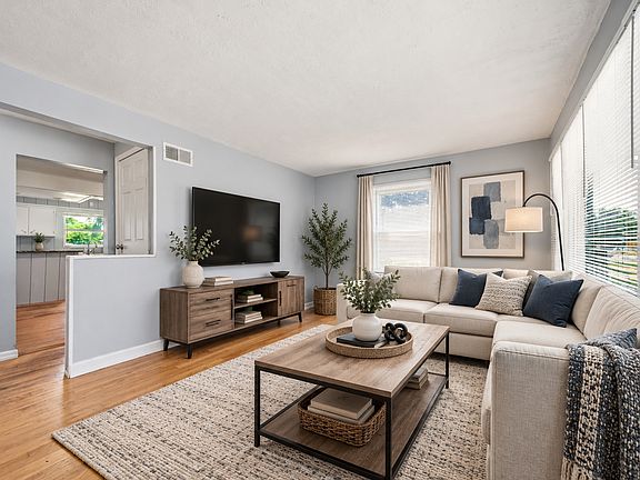 3rd image of 14935 Evers St