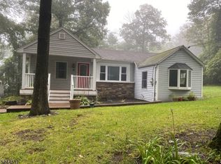 9 Freehold Ct, Hewitt, NJ 07421