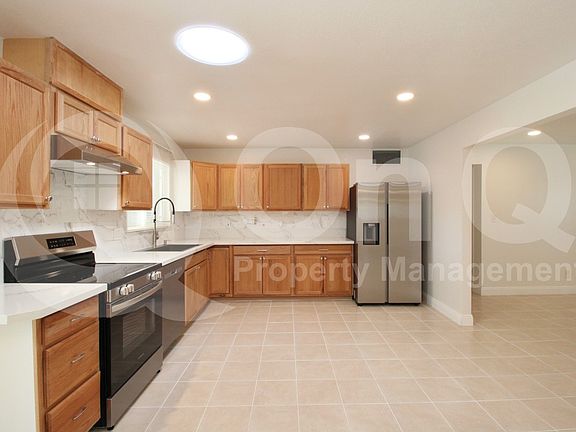 4th image of 935 E Wesleyan Dr