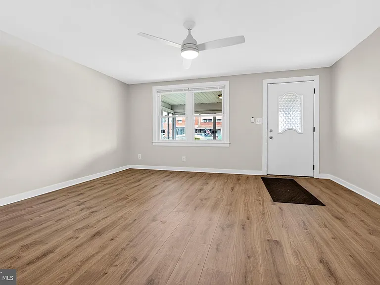 7860 Saint Claire Ln — Photo 11