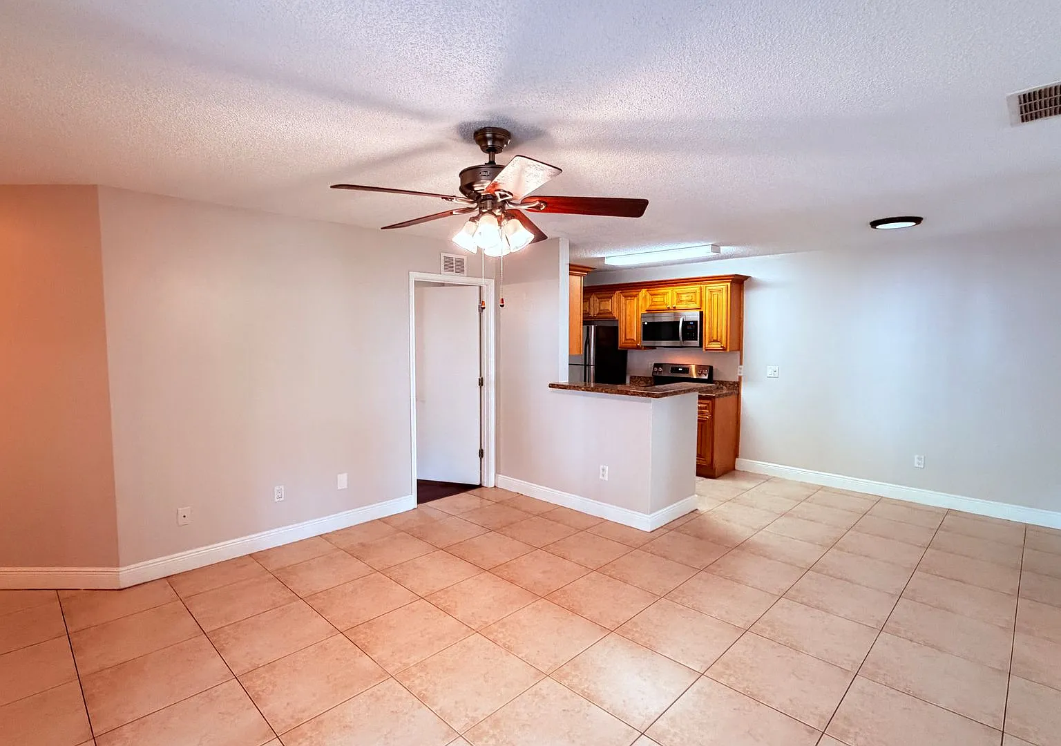 Lake Mary Condo Ready For Move In! — Photo 4