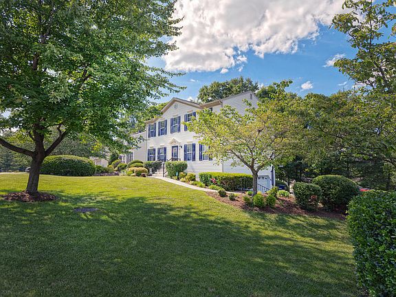 3rd image of 4707 Ivy Green Ct