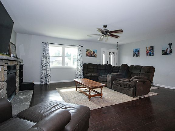 3rd image of 501 Fir St SW