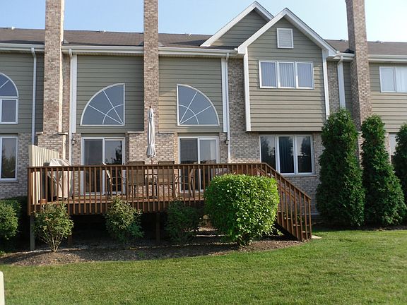 Huge Deck- yard Space