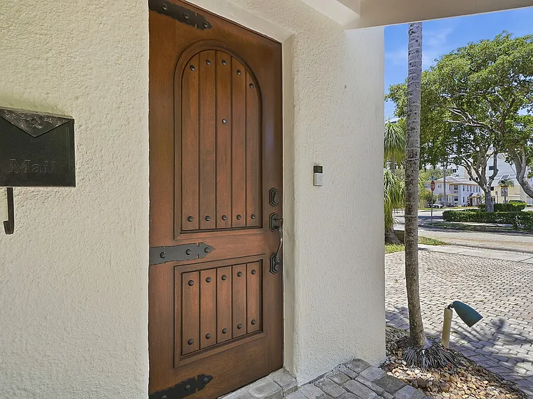 1658 Jackson St — Photo 40