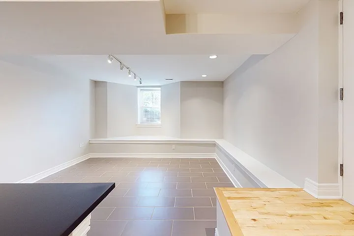 Melrose Apartments — Photo 51