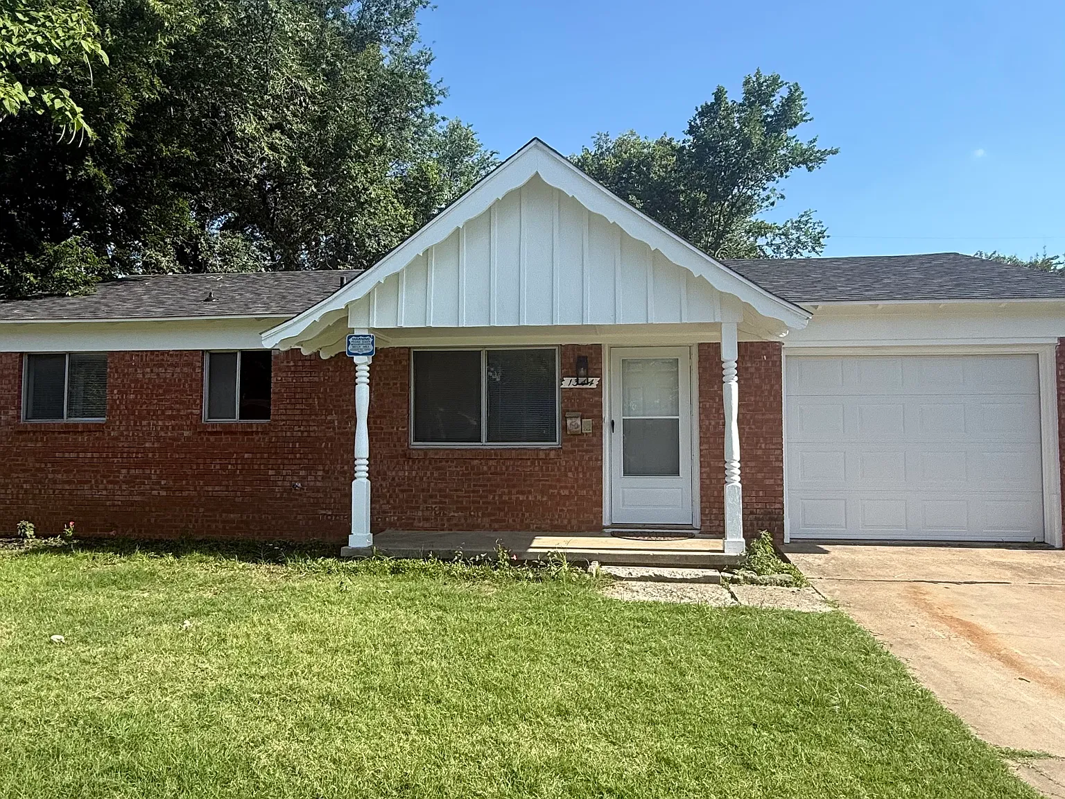 3 bed, 878 sqft, $1,300 — Photo 2