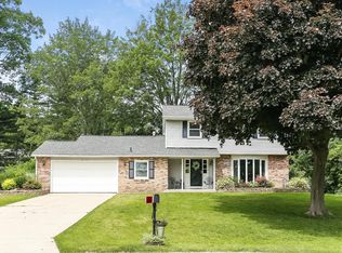 16140 Harbor Point Dr, Spring Lake, MI 49456