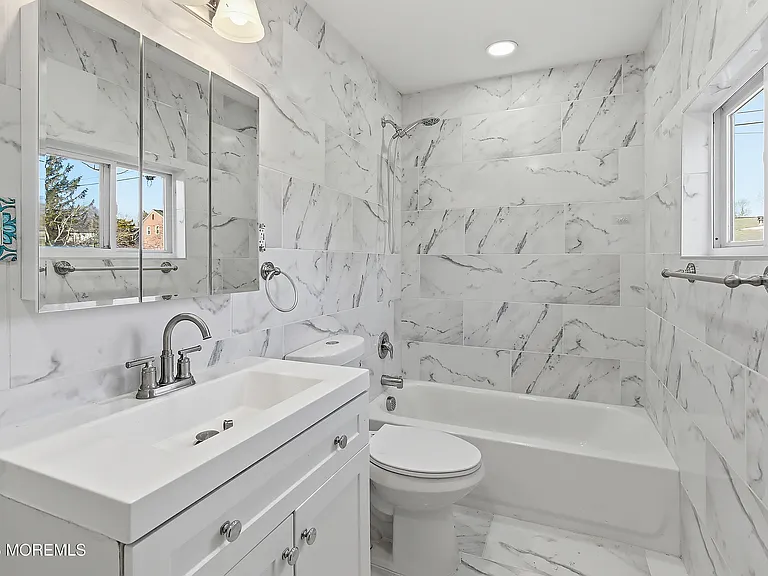 105 Floyd Ln — Photo 11