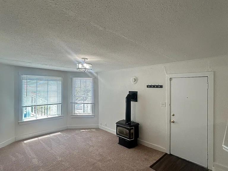 326 Capitol St #B — Photo 3