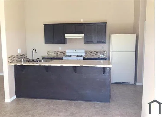 3 bed, 1200 sqft, $1,700 — Photo 4