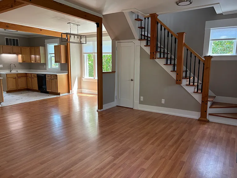 2526 Moore St — Photo 11