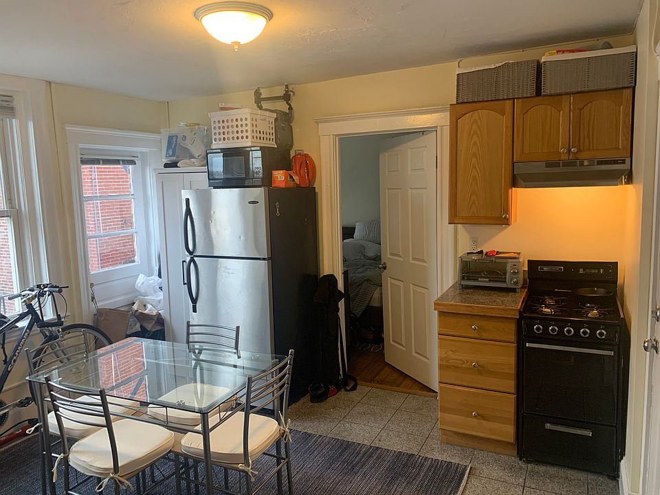 1st image of 224 Hanover St APT 14