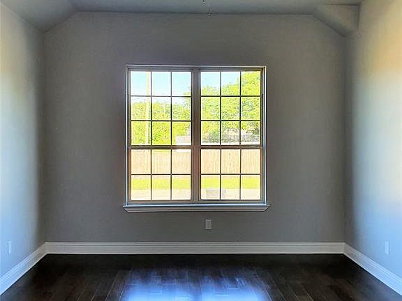 2nd image of 3305 Carverly Ave