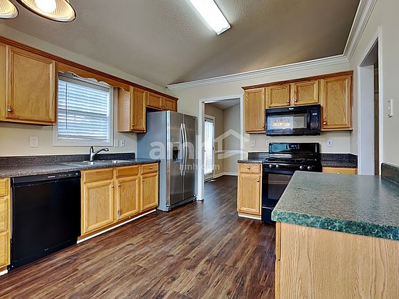 3rd image of 172 Barrington Ln