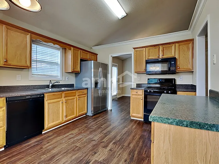 172 Barrington Ln — Photo 3