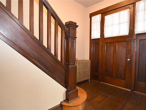 3rd image of 2825 Brentwood Ave