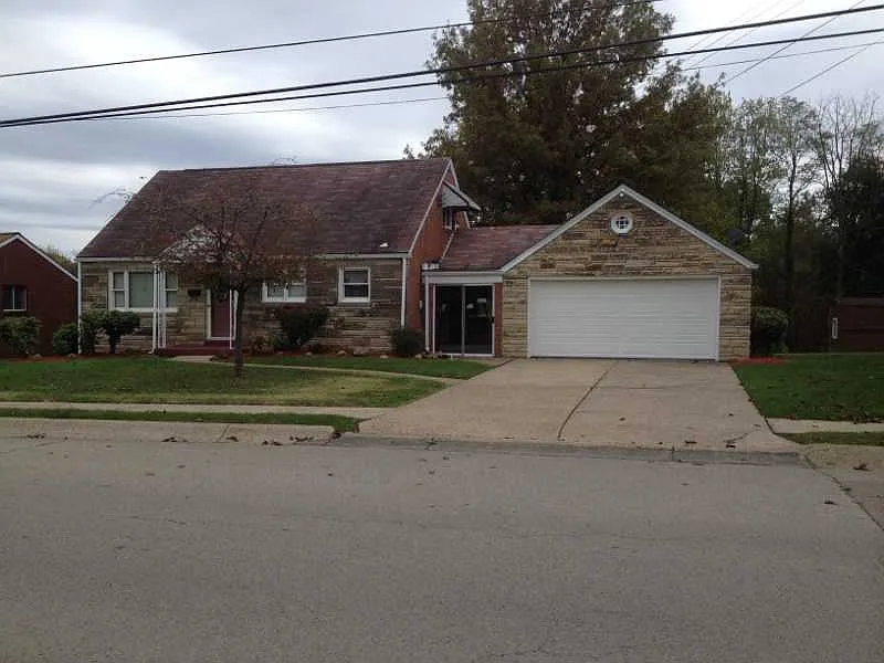 2105 Admiral St photo 1