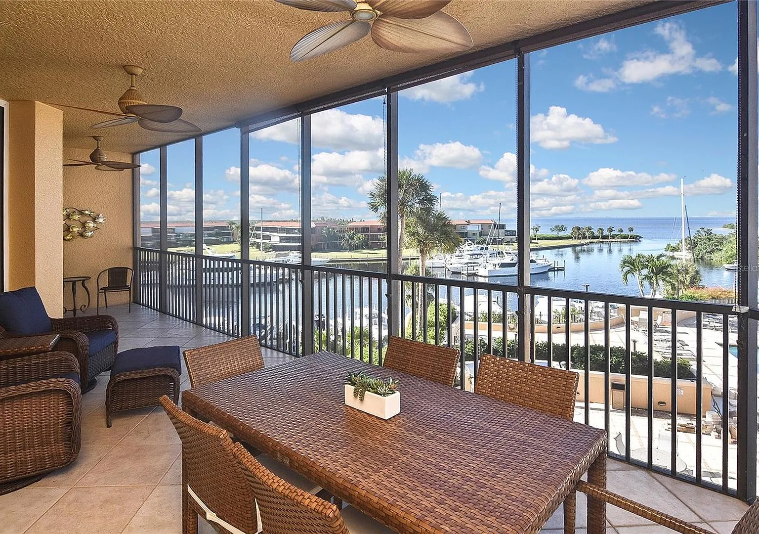 Executive Turnkey Furnished Rental- Waterfront — Photo 4