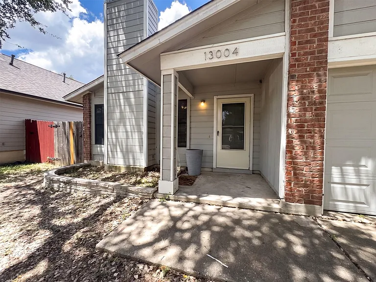 13004 Campos Dr — Photo 2