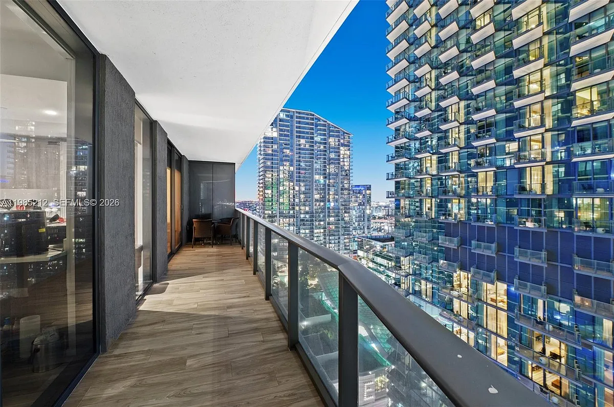 Building Photo - 801 S Miami Ave #2705