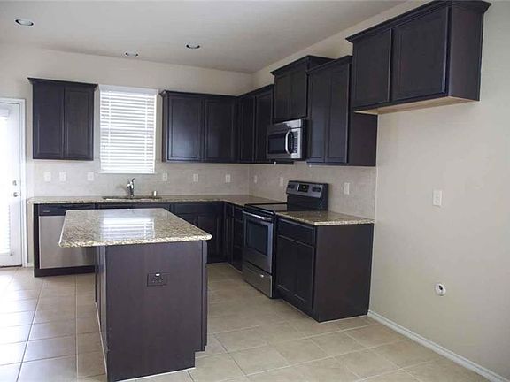3rd image of 3018 Lake Side Dr
