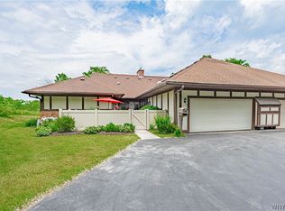 12 Gothic Ln, Lockport, NY 14094