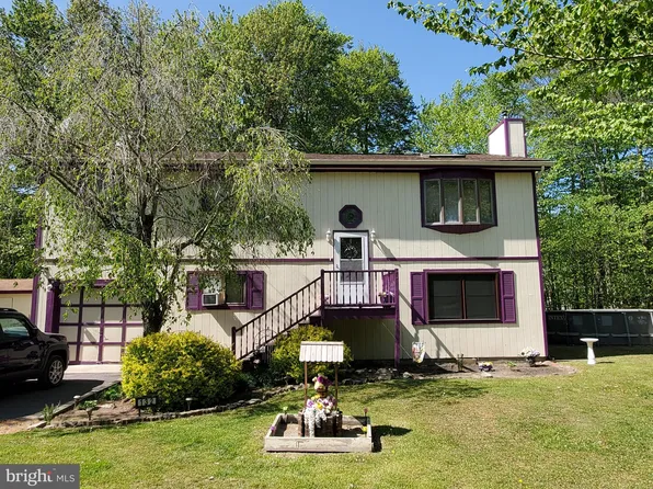 132 Thornapple Ln, Tobyhanna, PA 18466