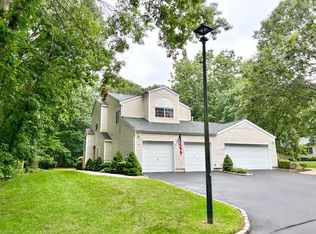 87 Rabbit Run, Manorville, NY 11949
