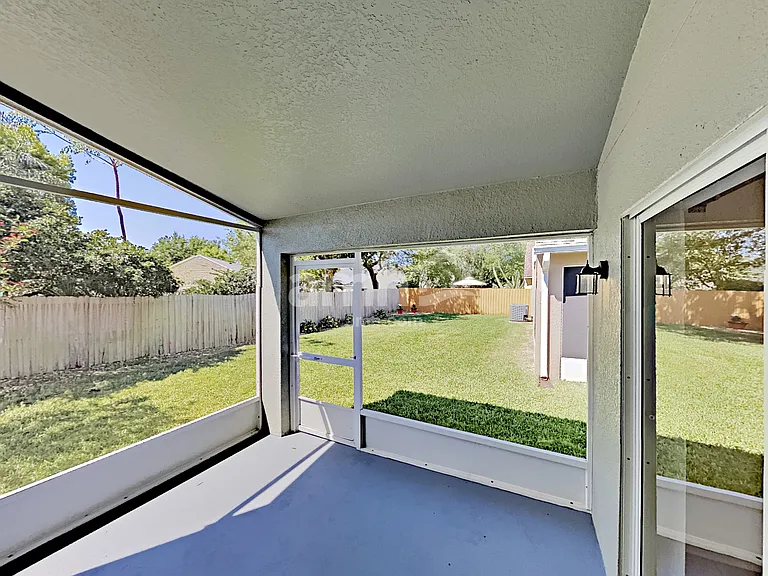 992 Stanvoy St — Photo 23