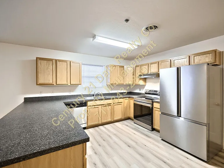360 W Market St #B — Photo 4