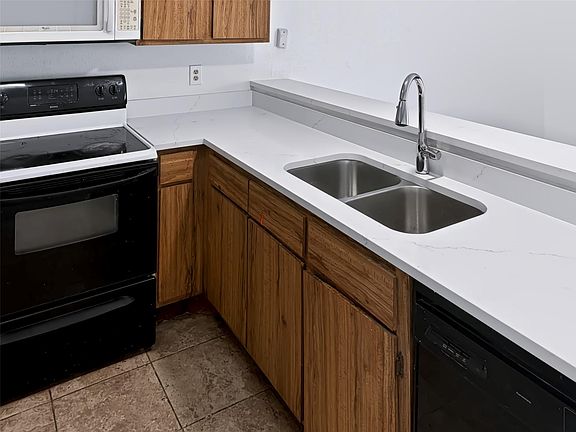 5th image of 7083 Greenway Chase St