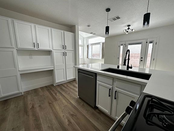 4th image of 2521 Lord Orville Ct