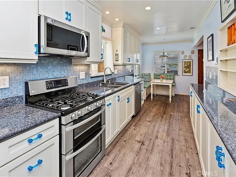 771 W 24th St — Photo 10