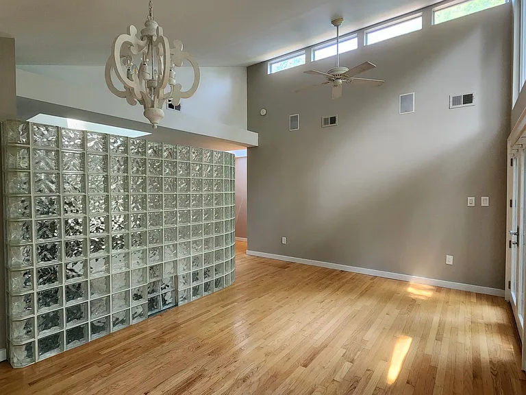 2207 Fordham Dr — Photo 36